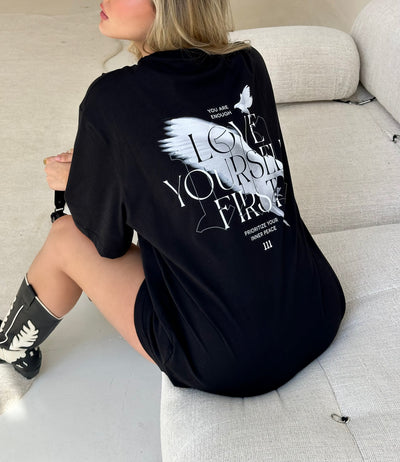 T-Shirt 'Love yourself' zwart