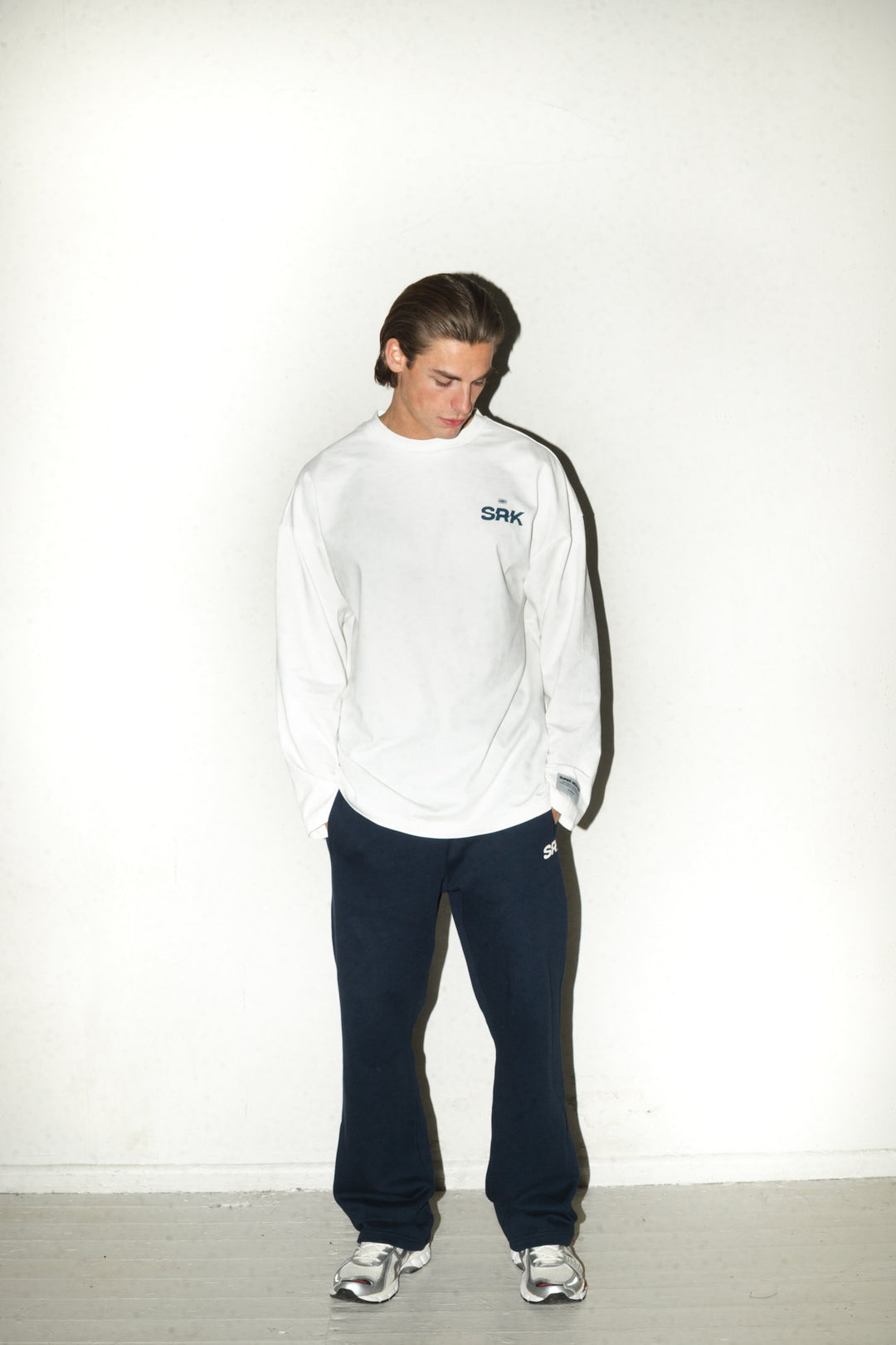 'THE NEW RICH' Longsleeve tee ‘Off white & Navy’